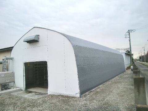 ハウスの外から