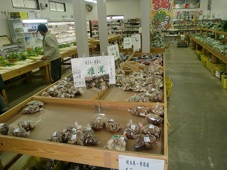 椎茸栽培直売所の様子