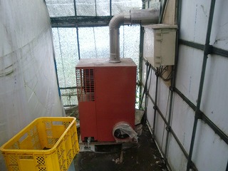 椎茸栽培ハウス内の暖房器